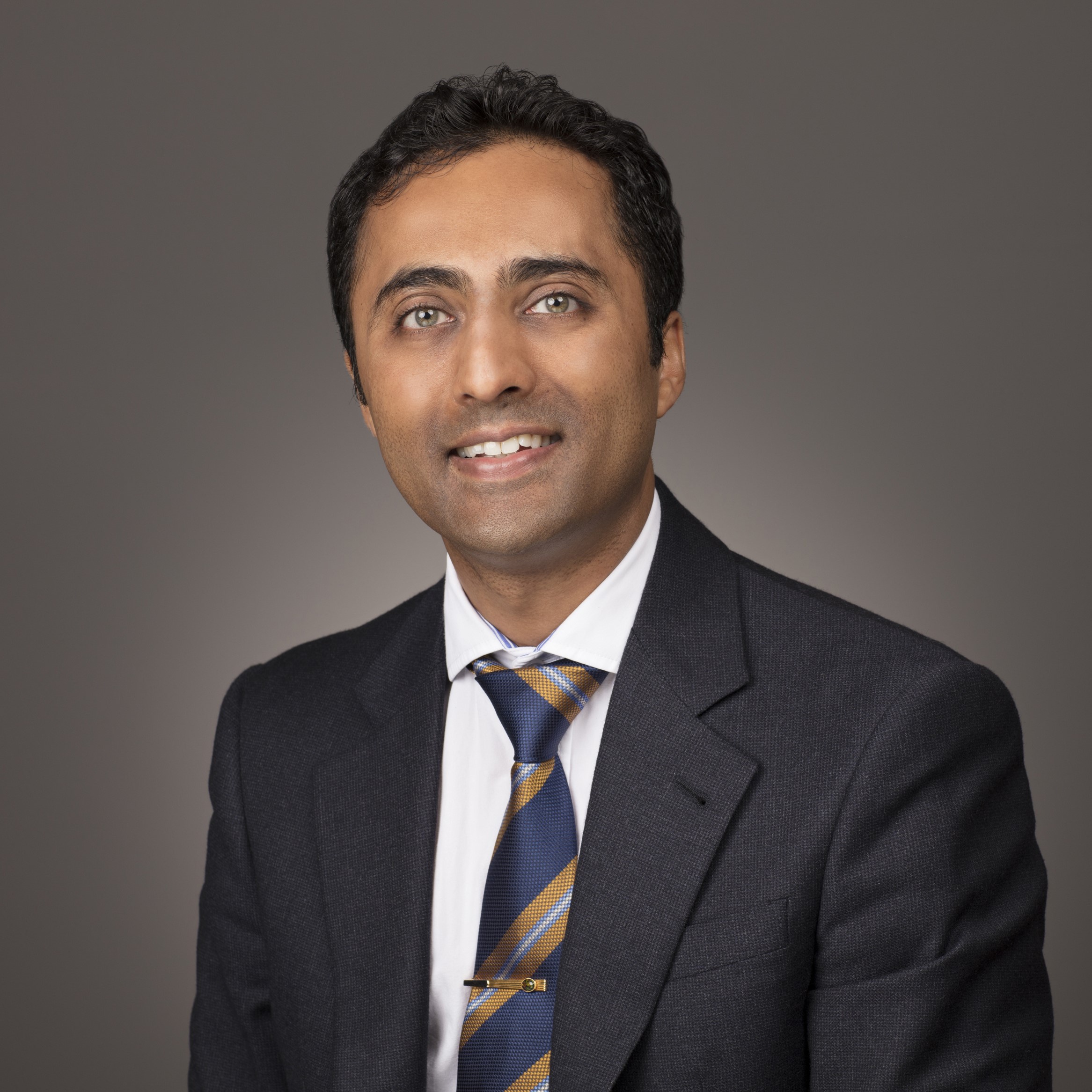 Dr Niro Sivathasan